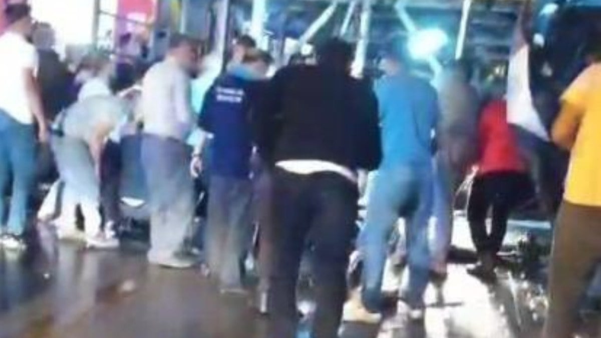 Ankara’da devrilen reklam panosunun altında kalan 1 kişi öldü