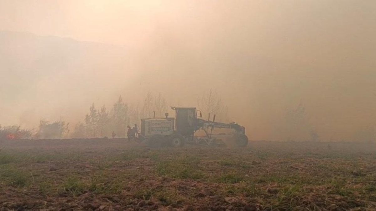 Adana’da oran yangını: Tedbir amaçlı 10 ev tahliye edildi