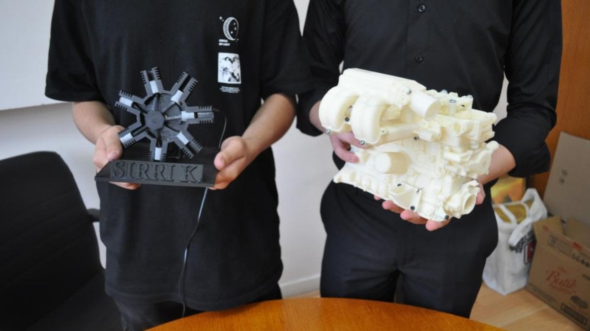 Eskişehir’de liseliler eğitimlerde gösterilmesi amacıyla motor prototipleri yaptı