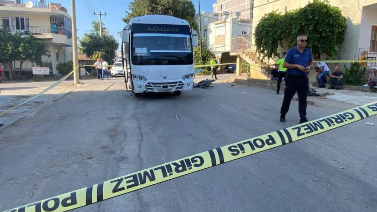 Antalya’da midibüs ile çarpışan motosikletli öldü