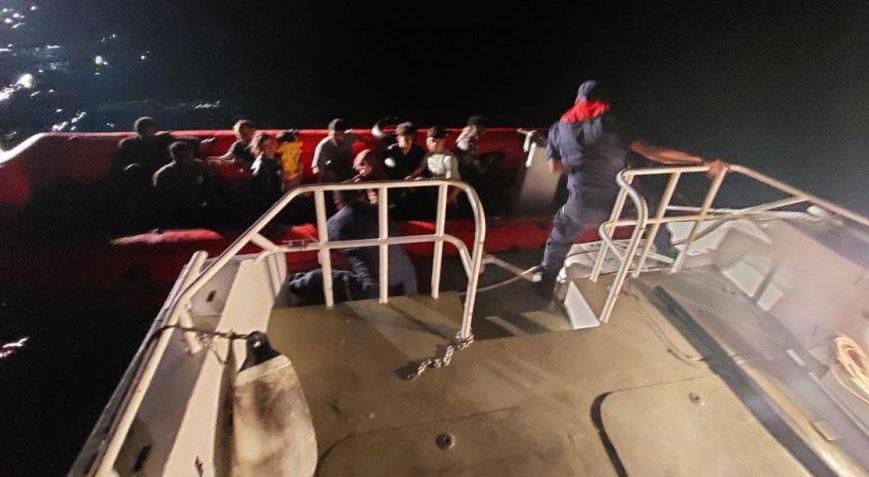 Ayvalık’ta 3’ü çocuk 11 göçmen kurtarıldı