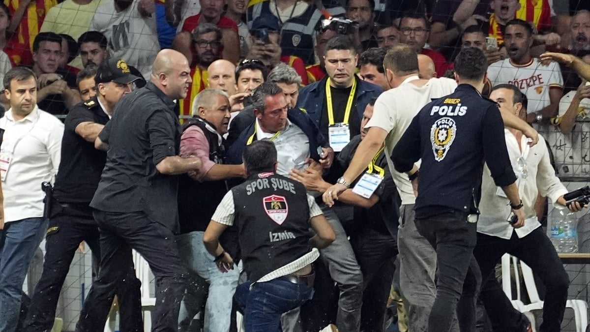 Göztepe-Fenerbahçe maçı olayları: 2 polis müdürü görevden alındı