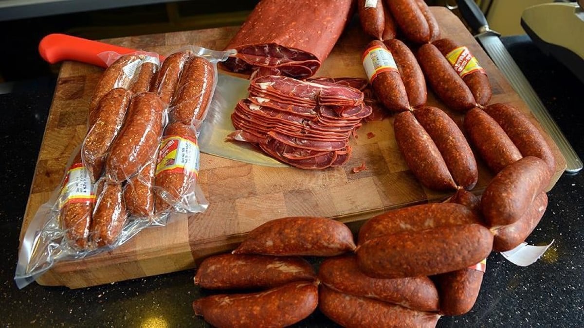 Kayseri’de gurbetçilerin gelişi pastırma satışlarını hareketlendirdi