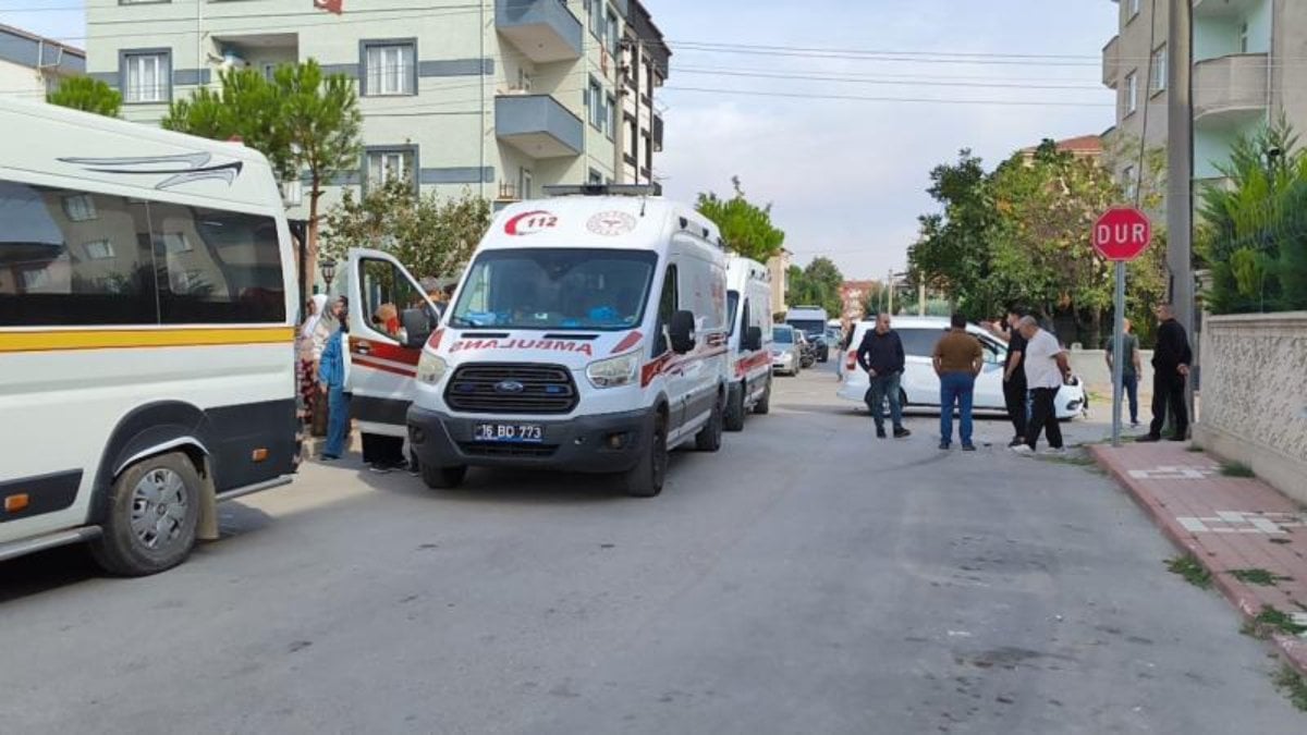 Bursa’da okul servisi otomobille çarpıştı: 8’i öğrenci 11 yaralı