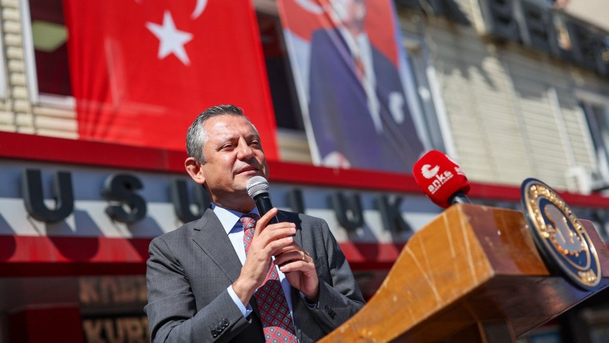 Özgür Özel’den dikkat çeken imam ve ezan çıkışı