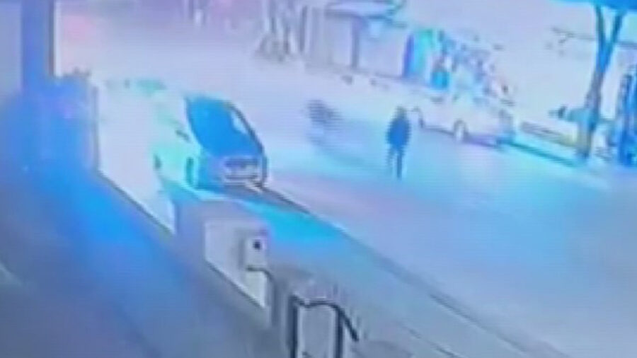 Konya’da yolun karşısına geçmek isteyen çocuğa motosiklet çarptı